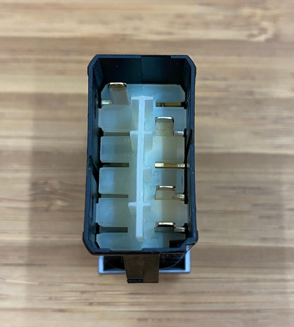 Interrupteur de tableau de bord OEM pour Sprinter 907 - Comprend une prise et des bornes