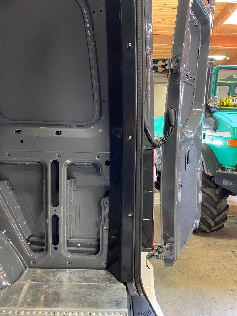 Kit de finition de porte arrière Tidy Trim pour fourgons à toit surélevé Mercedes Sprinter 906/907