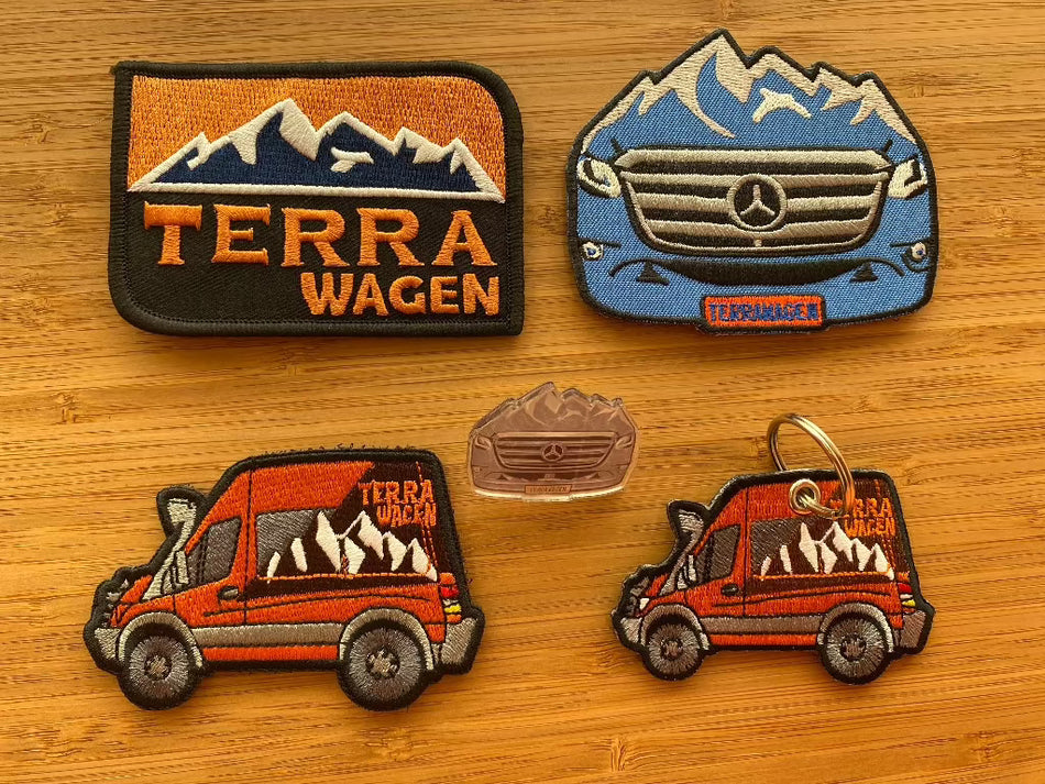 Terrawagen Patch Bundle – Komplettes Patch-Set mit Bonus-Pin und Schlüsselanhänger
