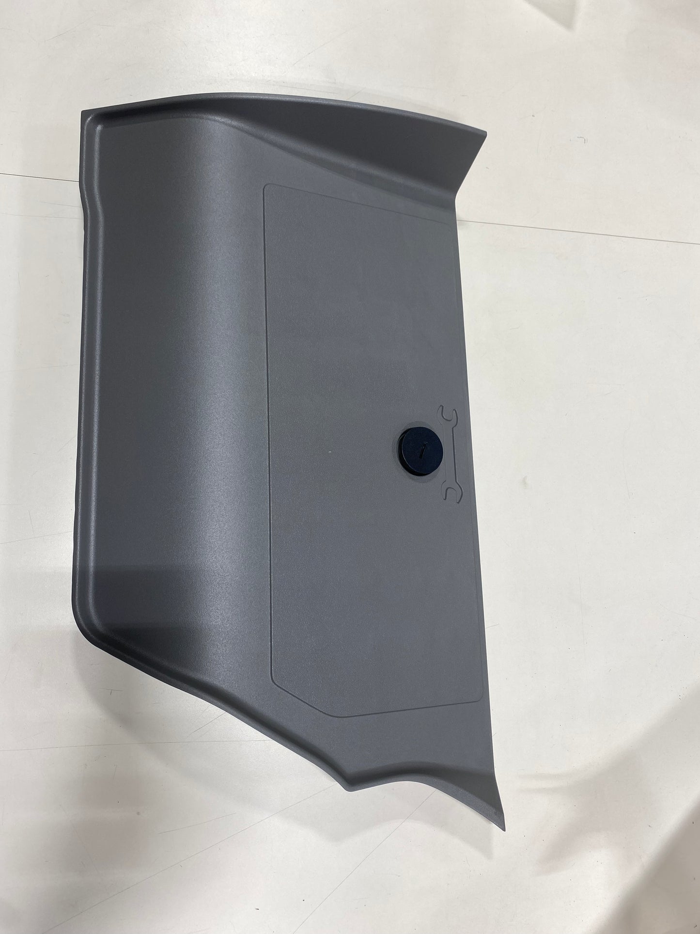 Porte d'accès au sac à outils 906