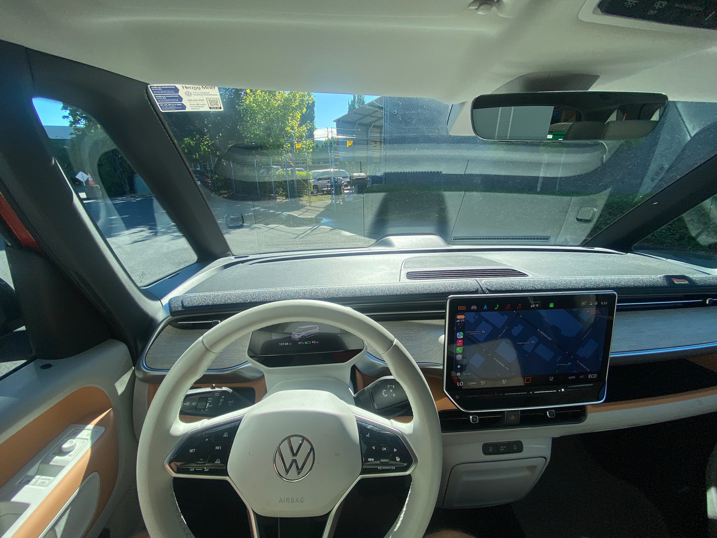 ID. Buzz Glare Guard | Reduce Reflective Dash Glare