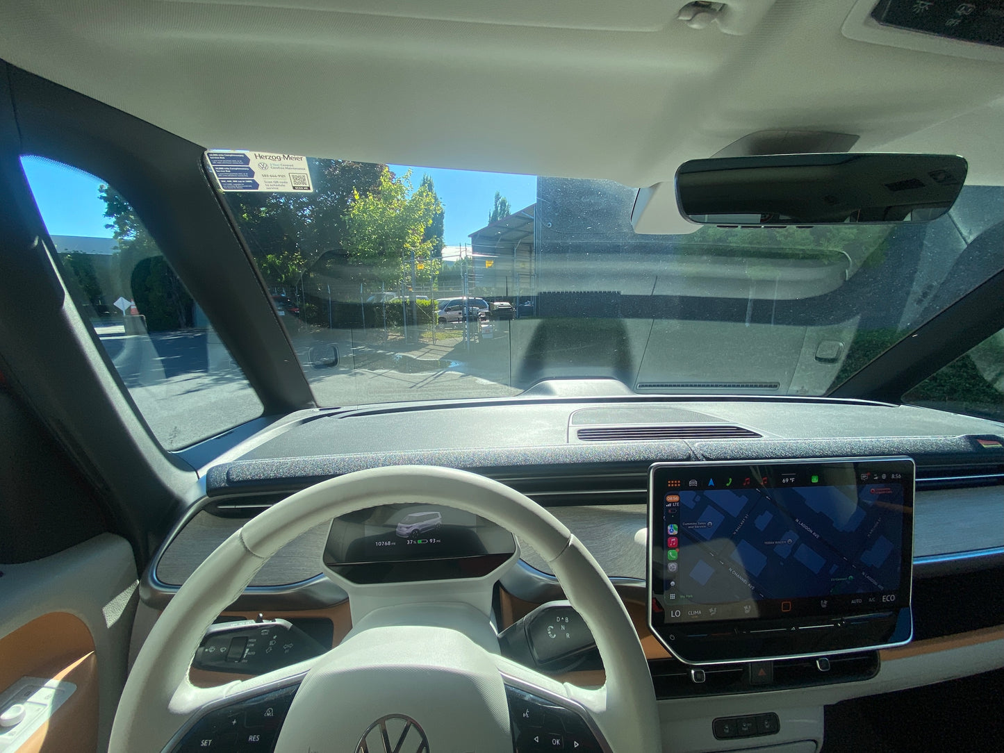 ID. Buzz Glare Guard | Reduce Reflective Dash Glare