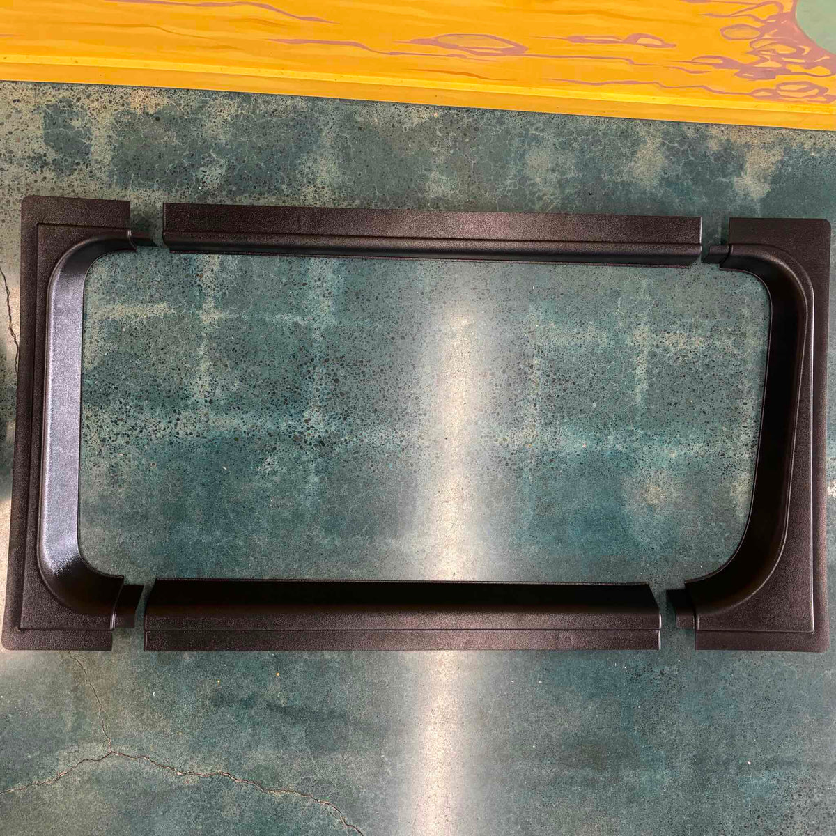 Garniture soignée pour encadrement de vitre côté conducteur Sprinter 906/907