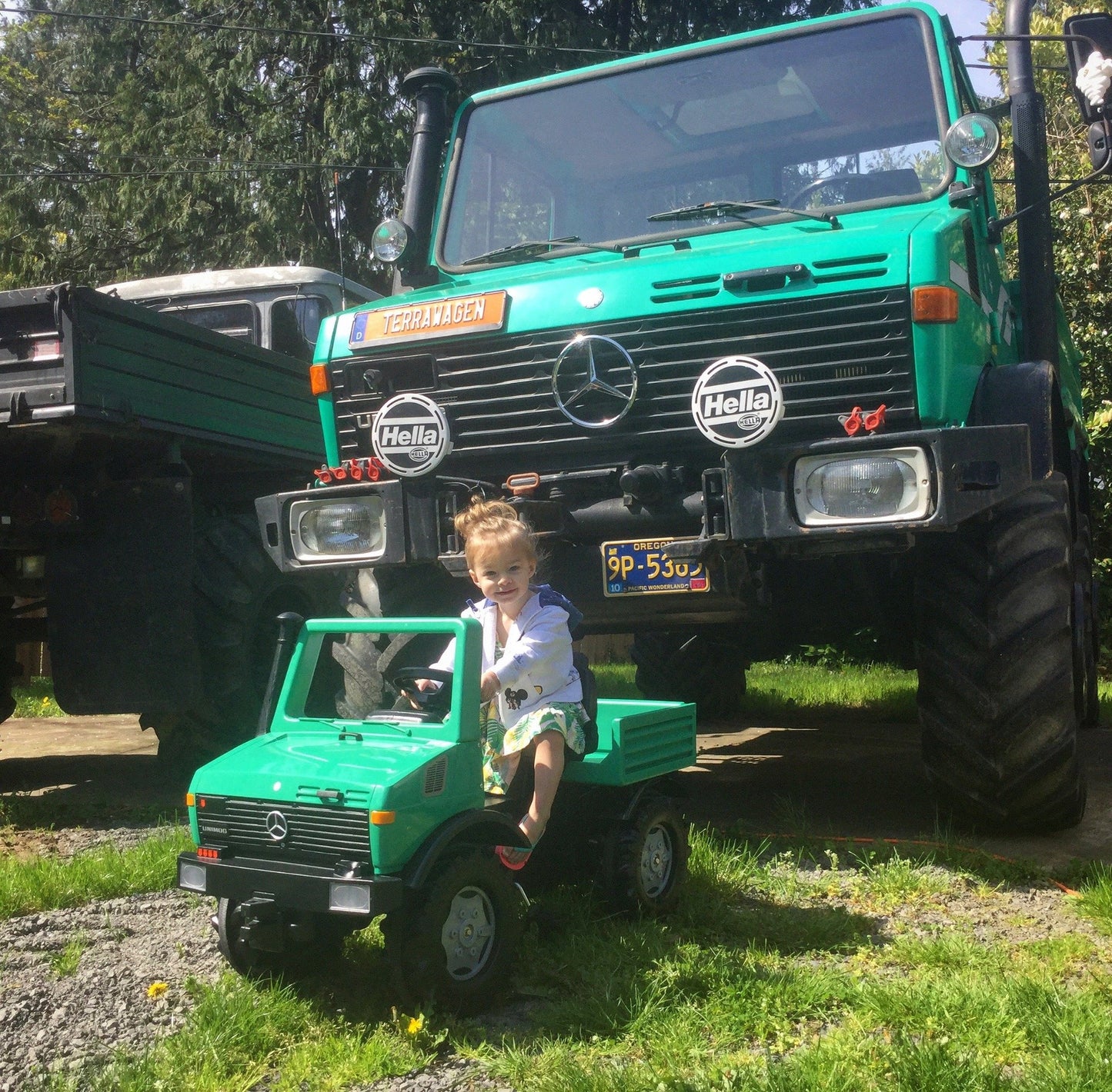 Unimog pedal truck