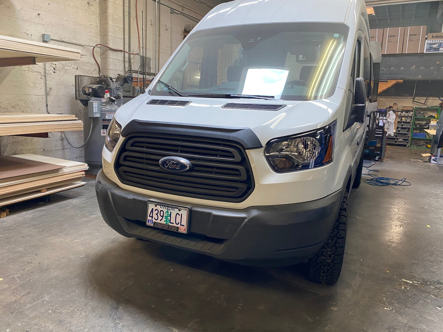 Ford Transit Aero Motorhaubenspoiler – Unvollkommen