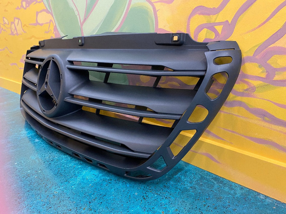 Calandre avant noire Mercedes Sprinter VS30 – 2019-2025