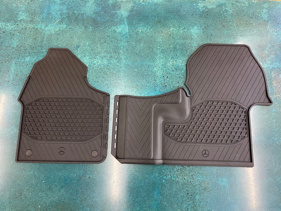 Tapis de sol sur mesure pour Mercedes-Benz Sprinter 907 (Fourgon et Mixto) avec conduite à gauche