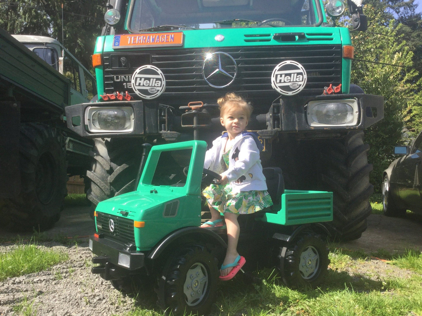 Unimog pedal truck