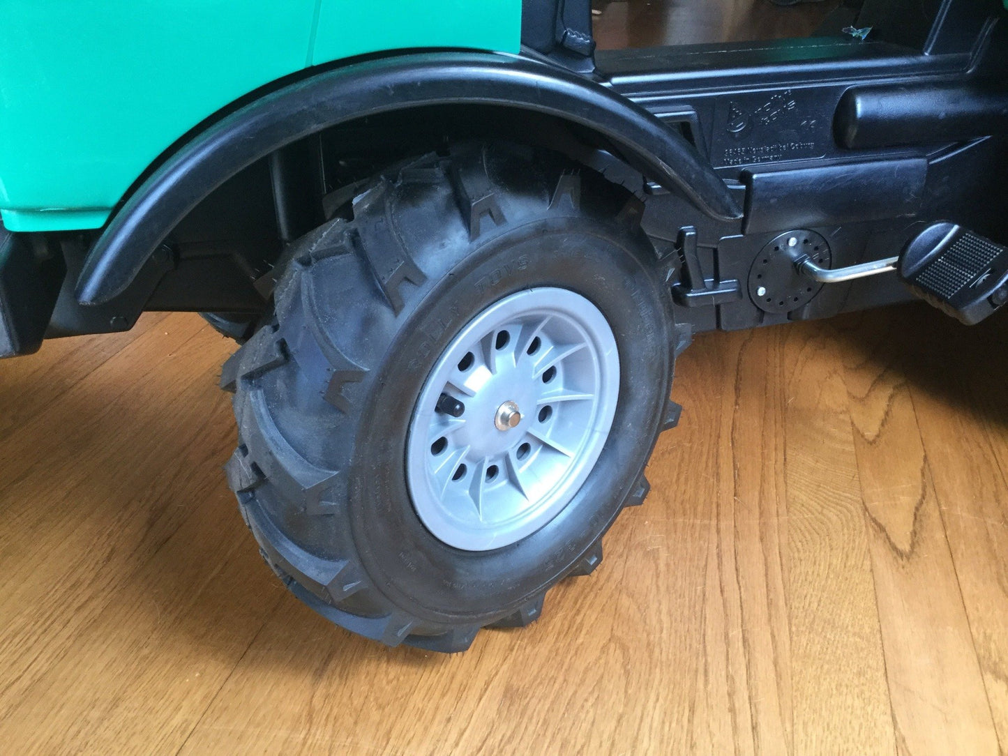 Unimog pedal truck